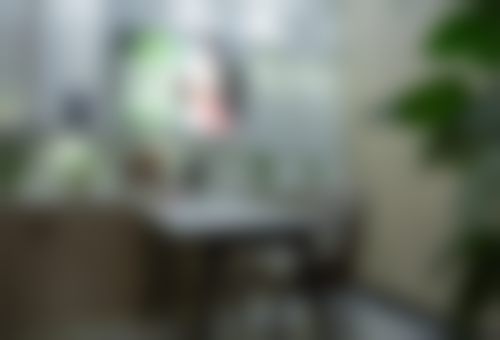 因爱而笑，因专精而信任